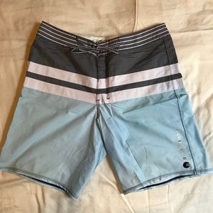 Billabong Size 32 board shorts 10 inch inseam